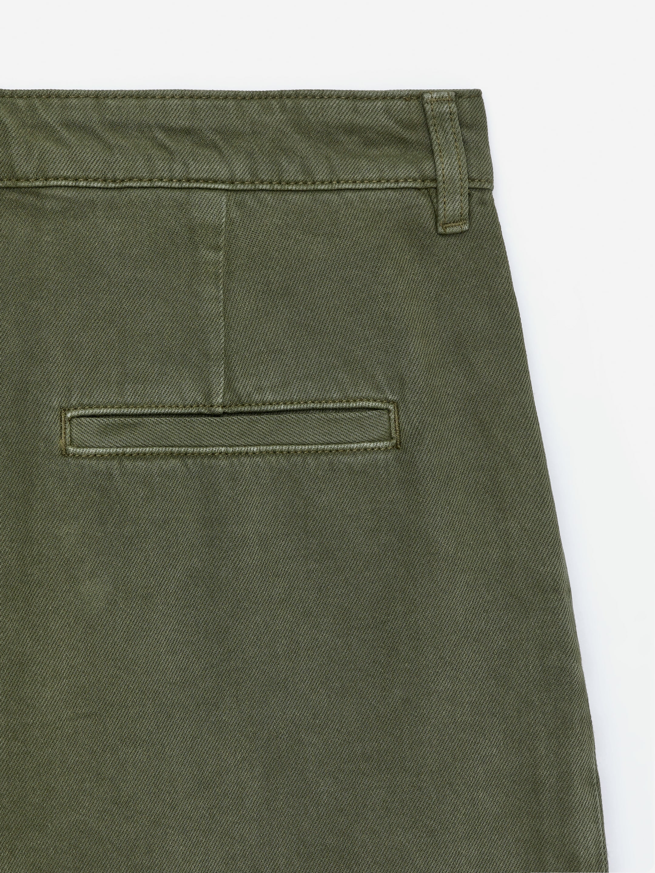 Pleated Shorts - Khaki Green - Relaxed fit - Women - StillMedia/DescriptiveDetail - 2