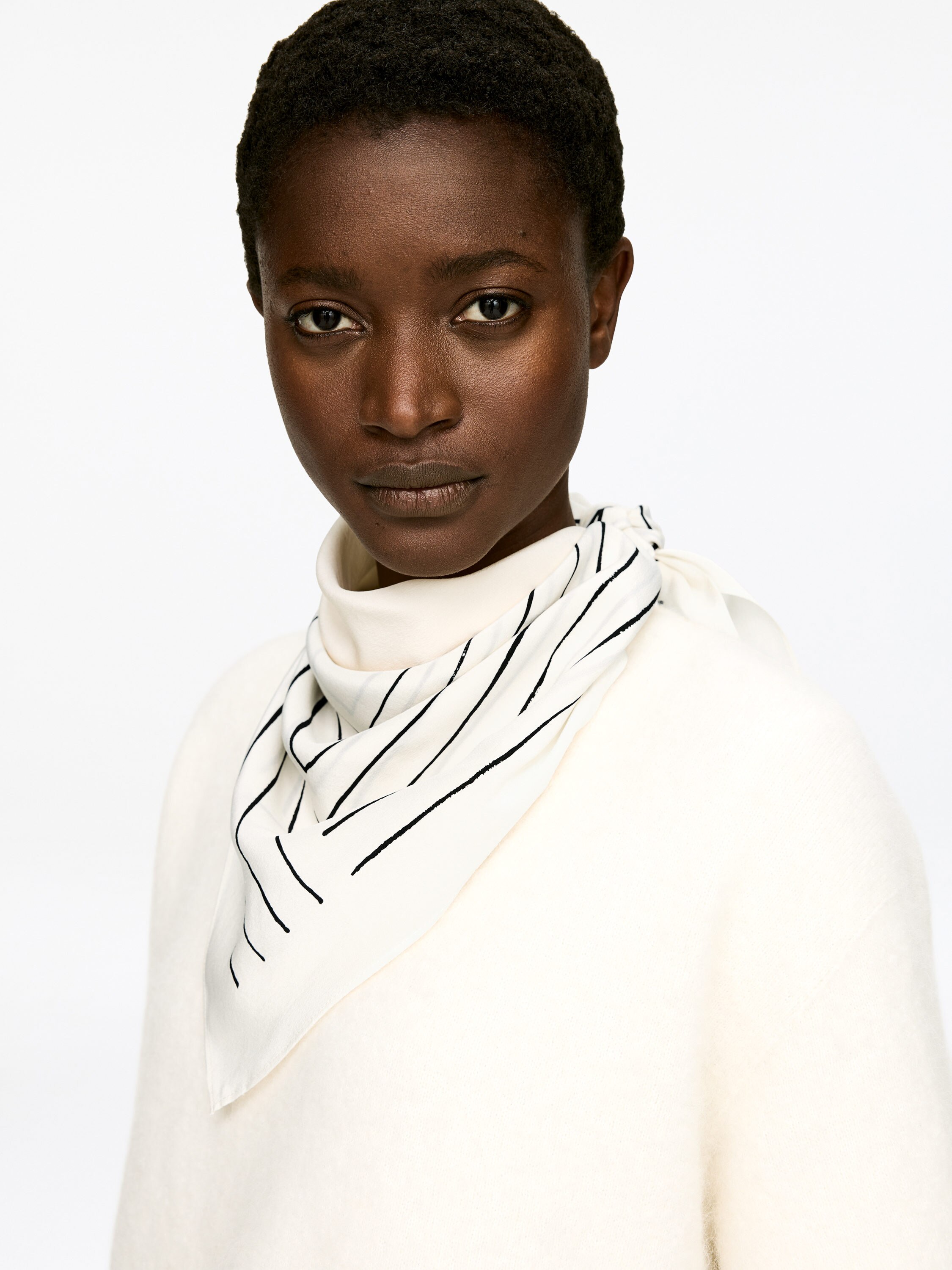 Printed Silk Scarf - White/Black - Women - StillMedia/Lookbook - 4