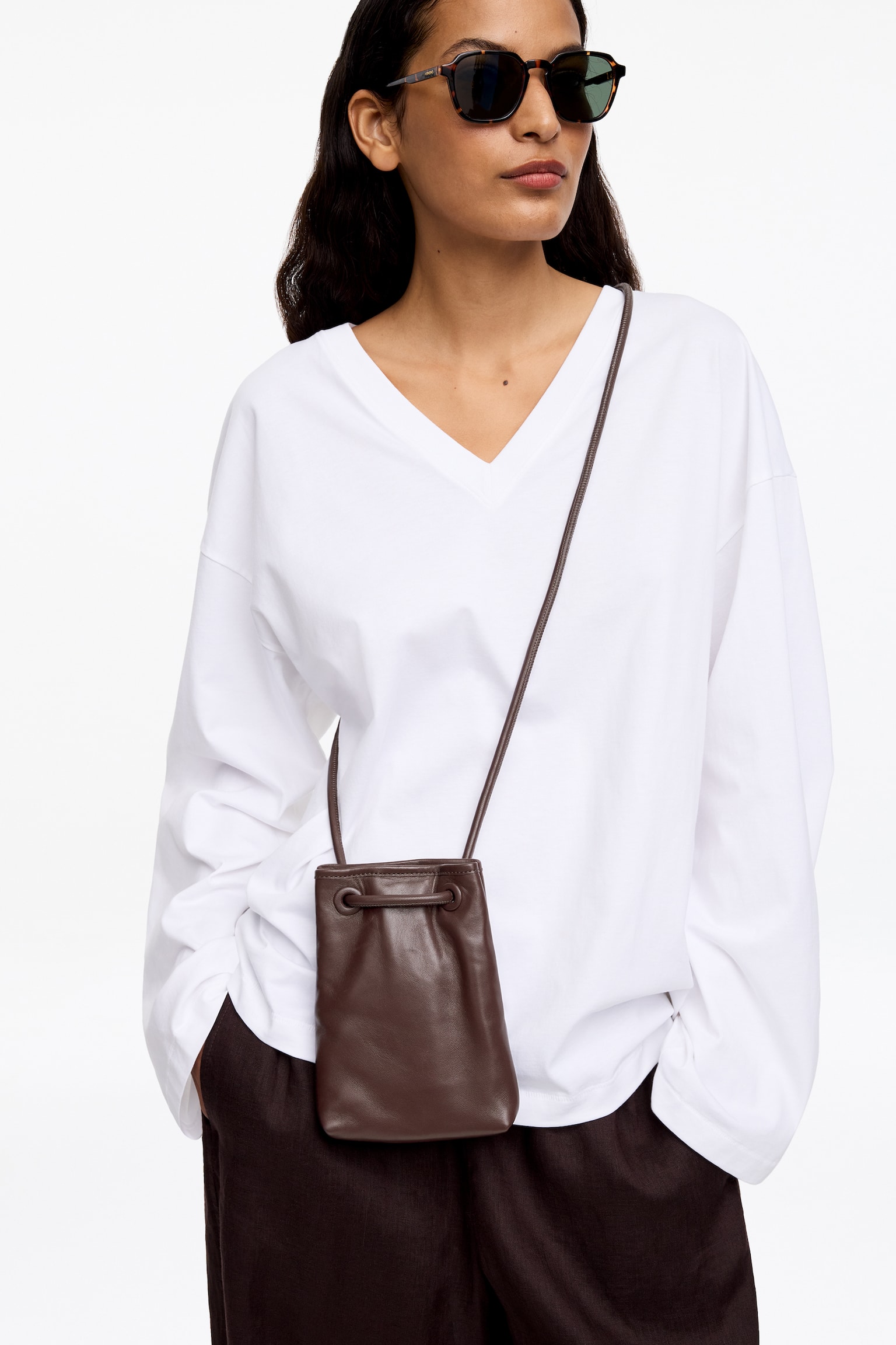 Crossbody-taske i læder - Mørkebrun/Beige - 1