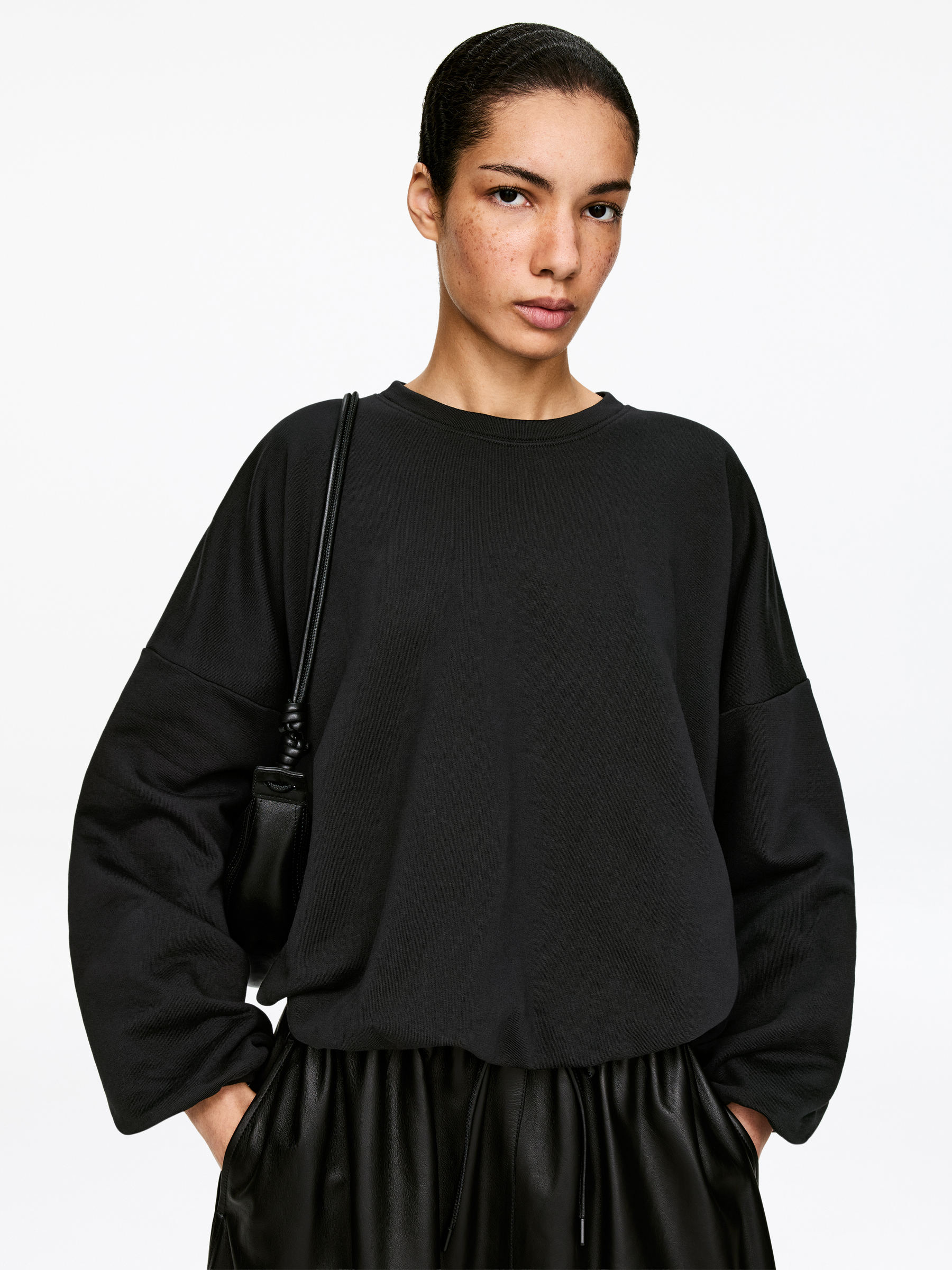 Balloon Sweatshirt - Black - Regular fit - Women - StillMedia/Lookbook - 6