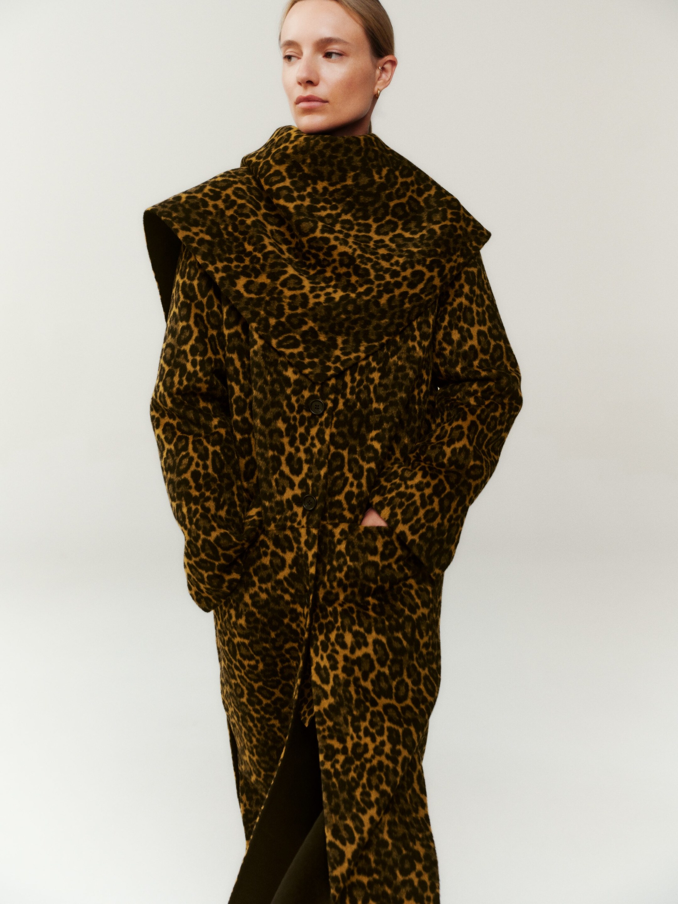 Größeres Bild anzeigen: Dreieckstuch aus Wolle - Beige/Braun - Ladies | H&M AT 7