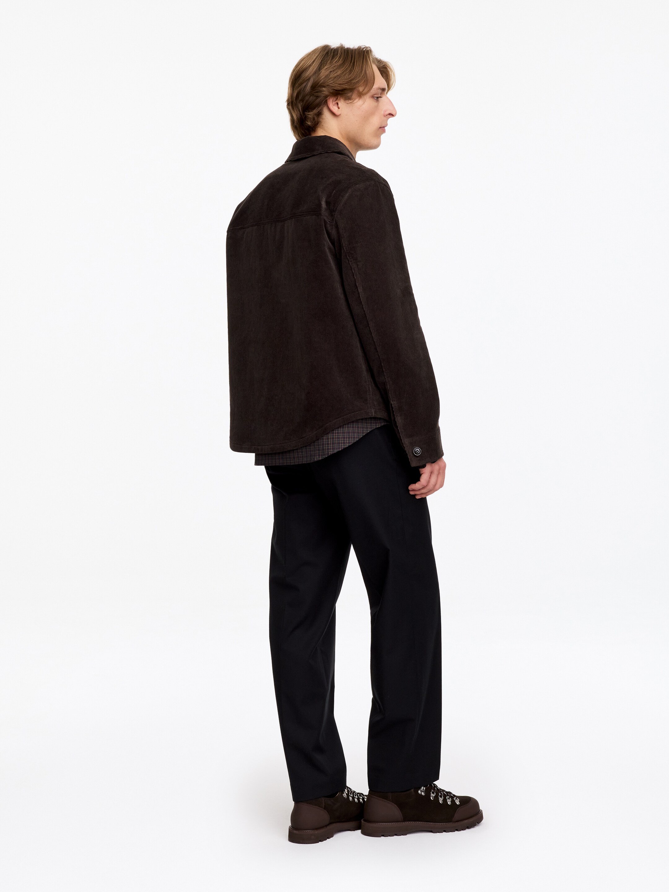 Needlecord Overshirt - Brown - Regular fit - men - StillMedia/Lookbook - 2