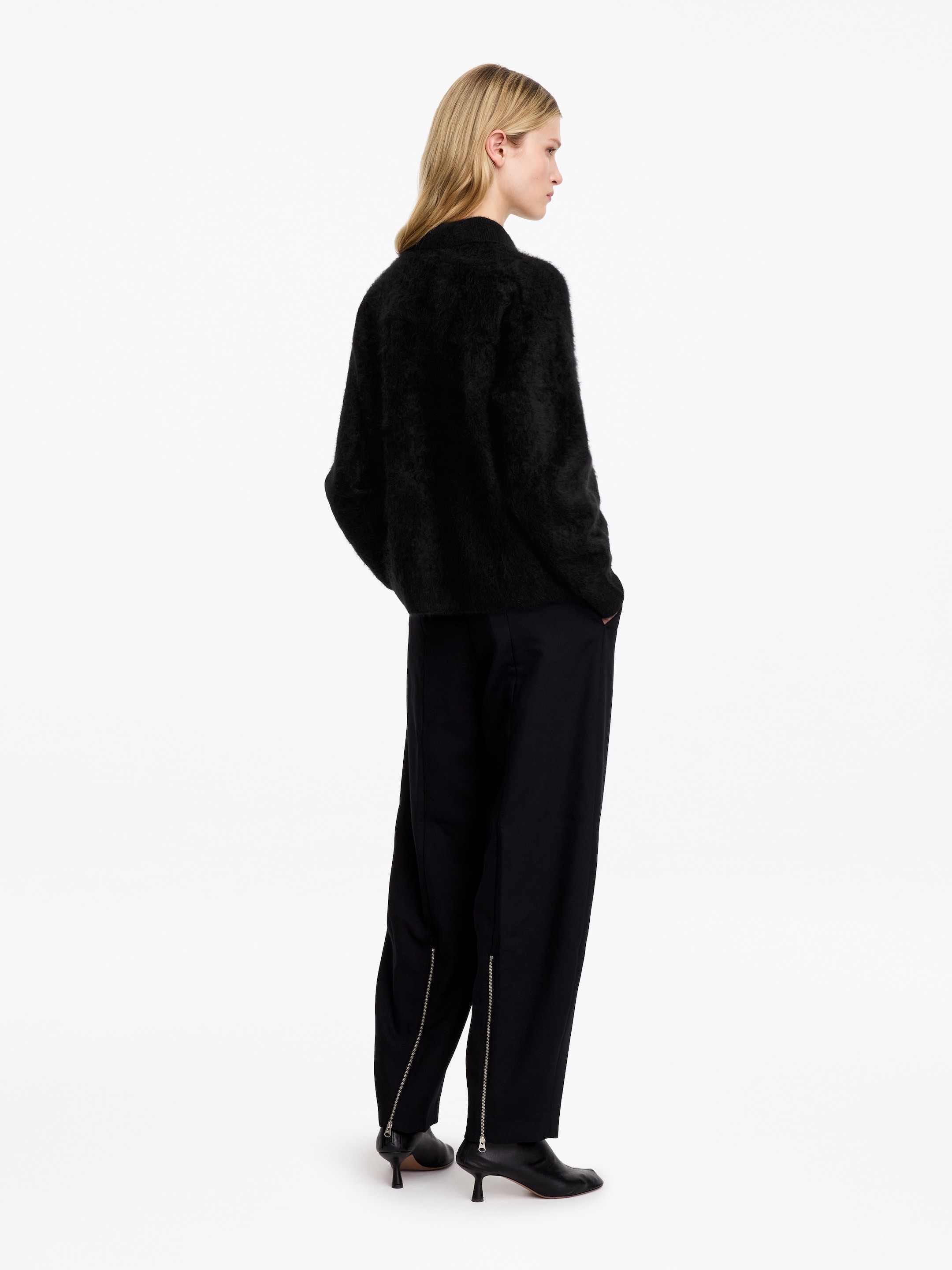 Cashmere Polo Jumper - Black - Loose fit - women - StillMedia/Lookbook - 2