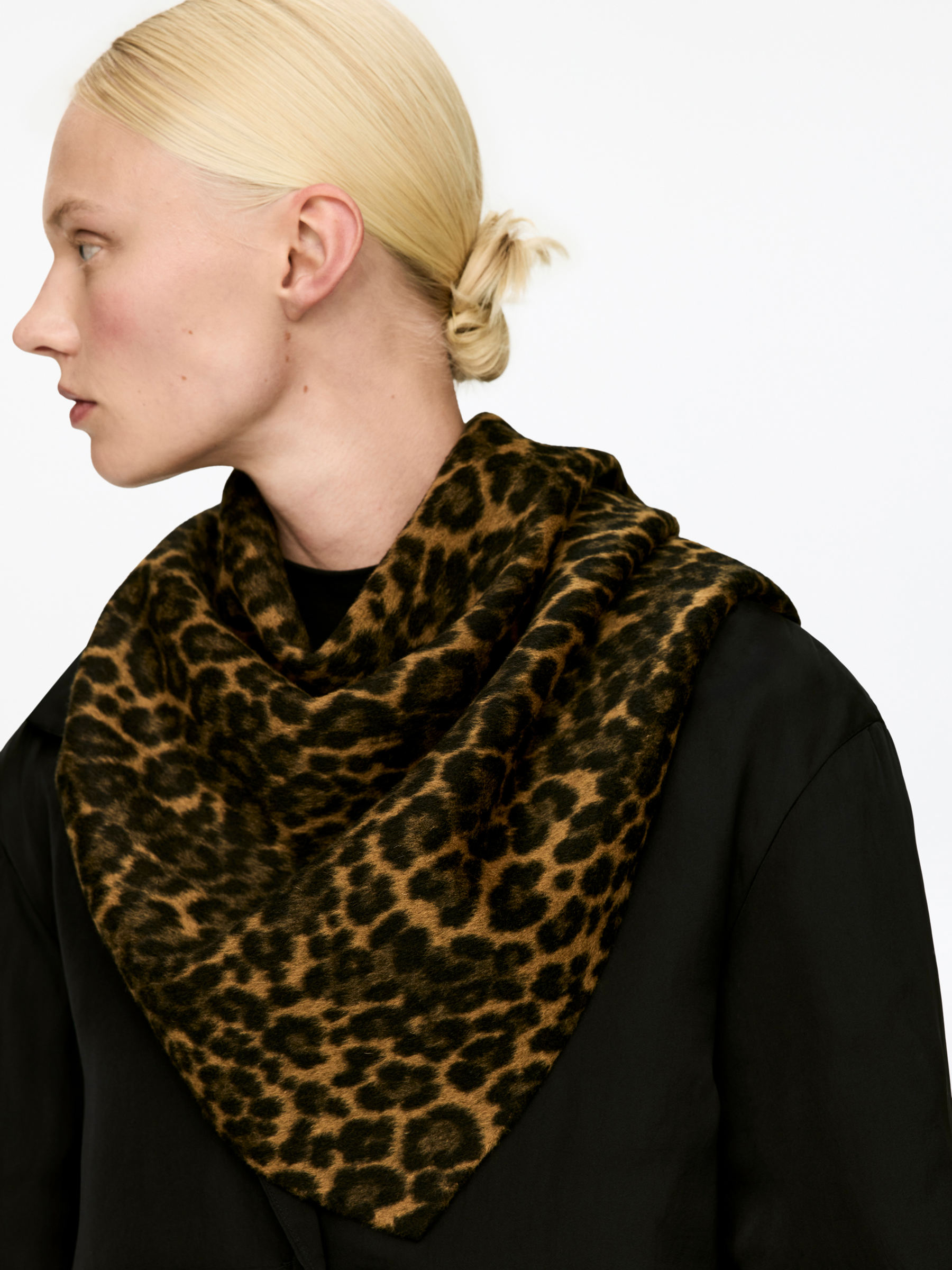 Triangle Wool Scarf - Beige/Brown - Women - StillMedia/Lookbook - 2