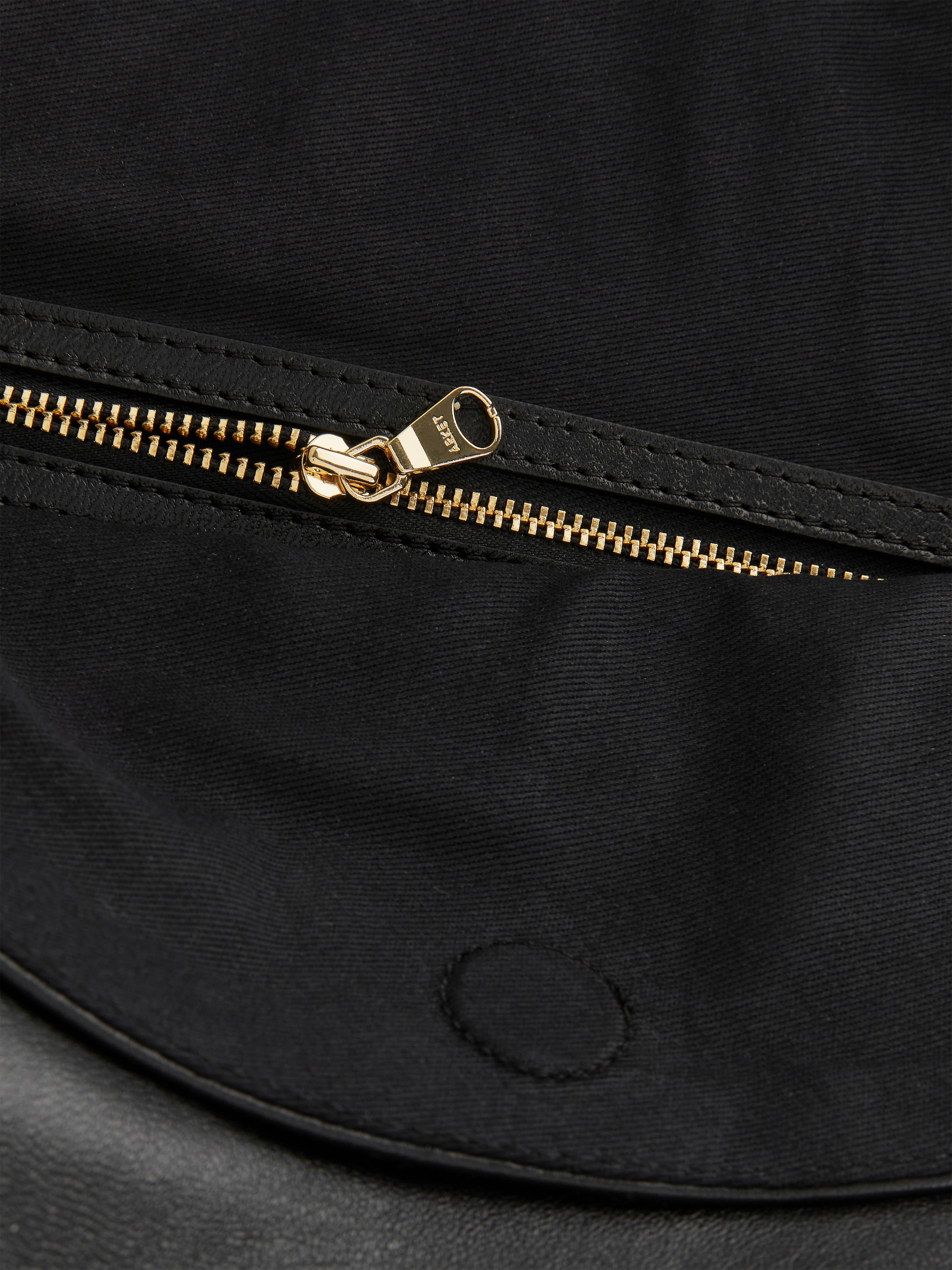Curved Leather Bag - Black - Women - StillMedia/DescriptiveDetail - 5