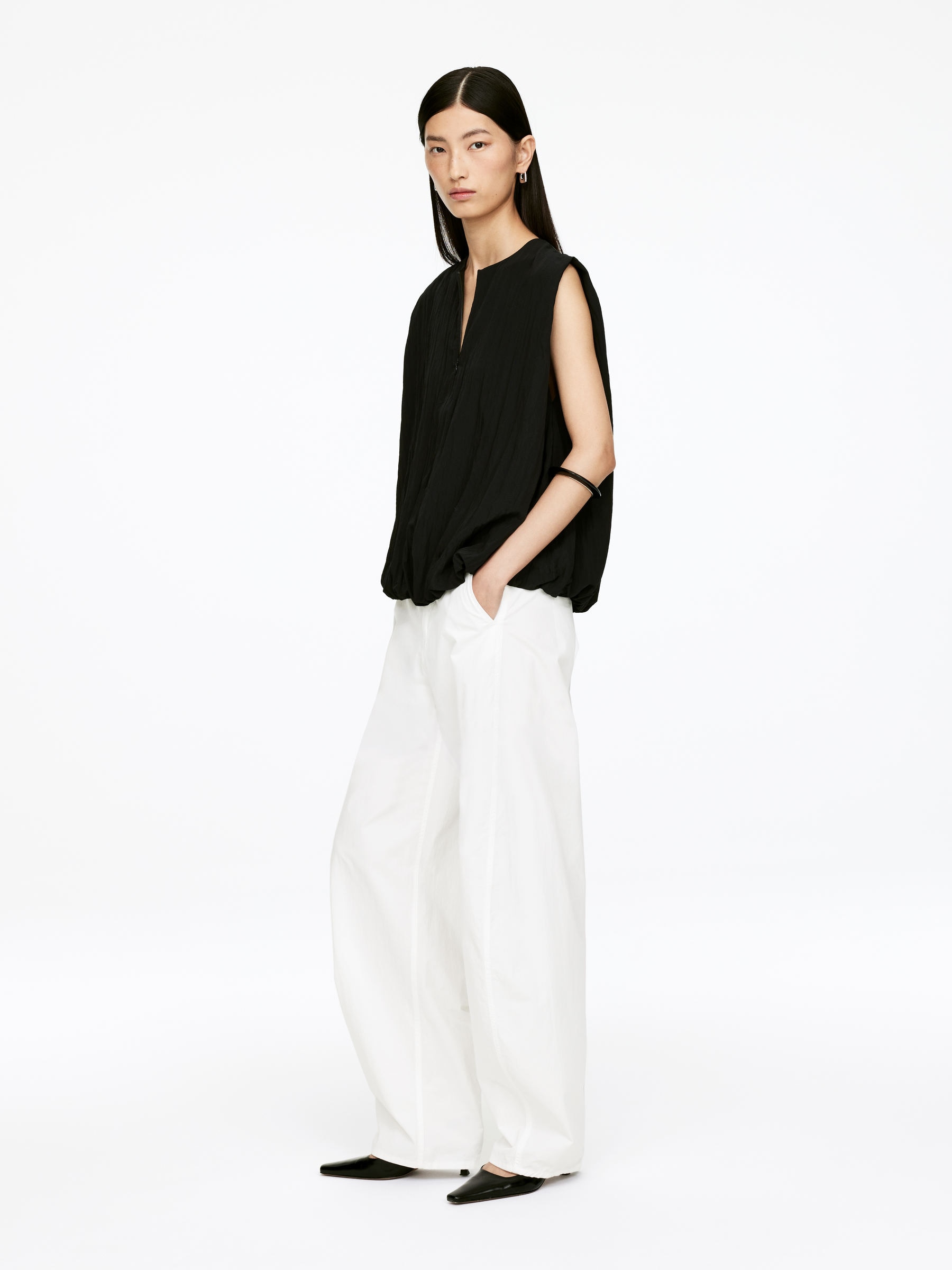 Bubble-Hem Top - Black - Loose fit - Women - StillMedia/Lookbook - 5