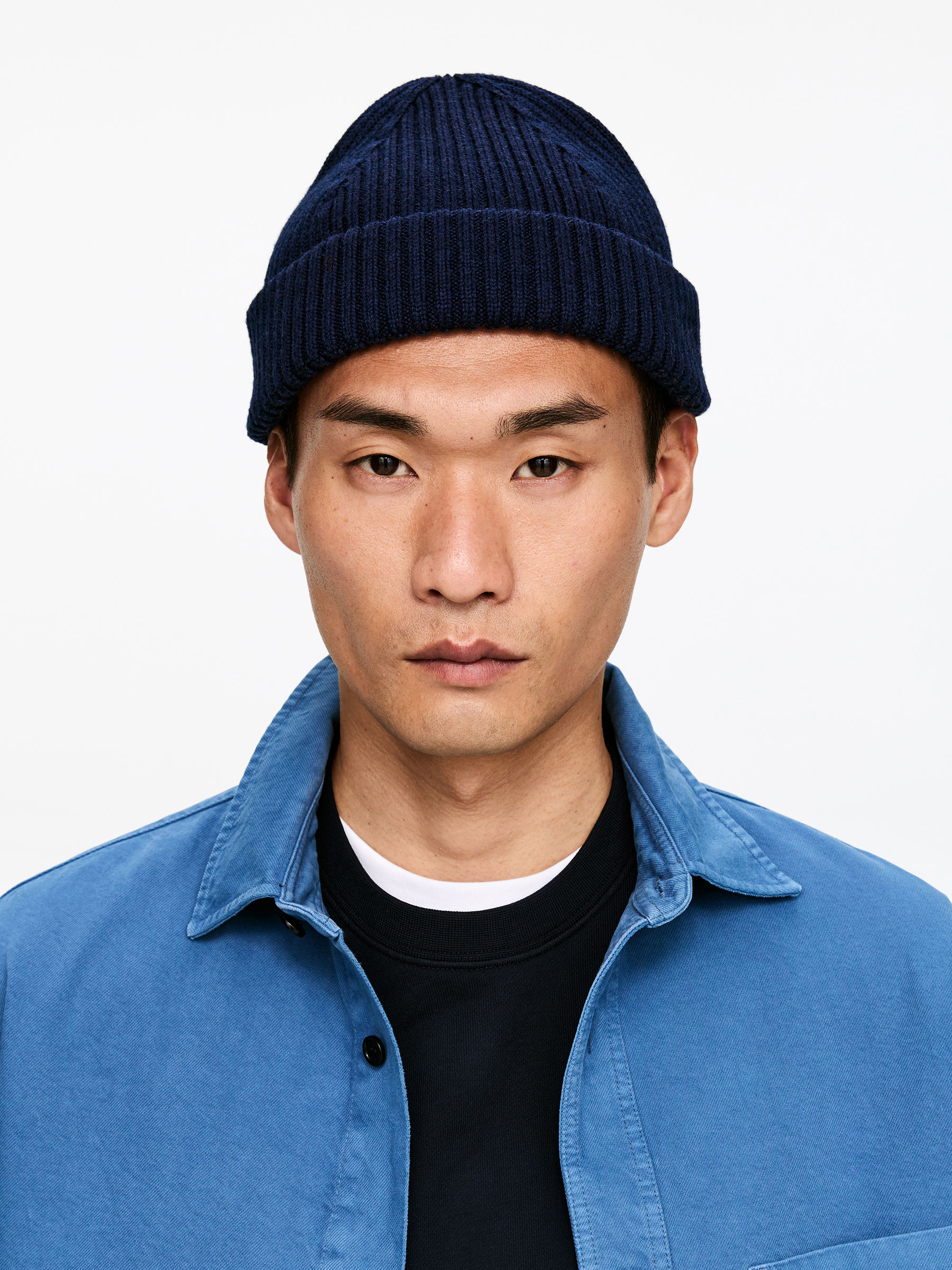 Ribbstickad mössa i ullblandning - Mörkblå - Men - StillMedia/Lookbook - 3