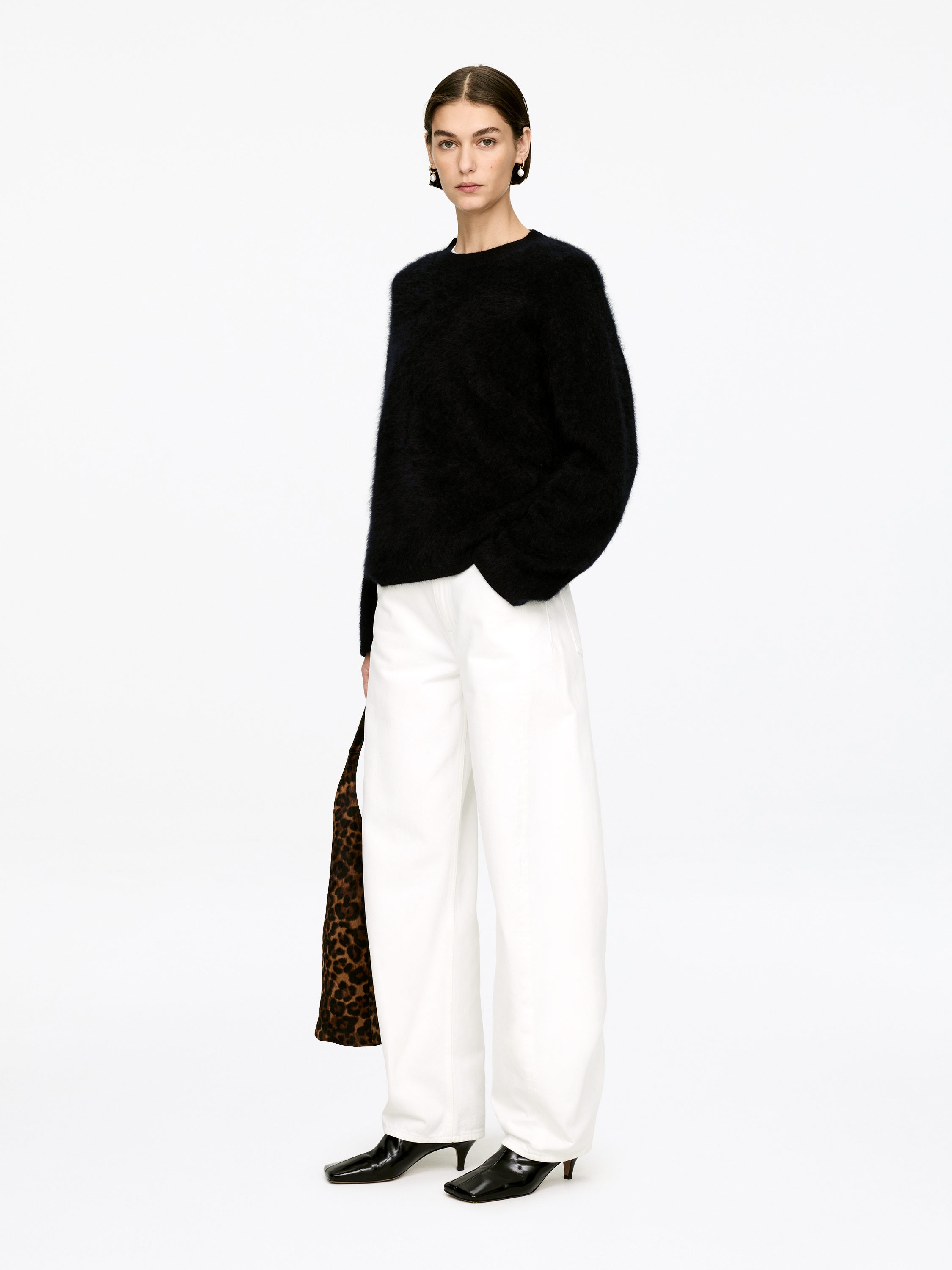 Pullover aus reinem, gebürstetem Kaschmir​ - Schwarz - Loose Fit - Women - StillMedia/Lookbook - 4